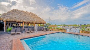 Outdoor pool, a heated pool - Heated Pool, Strong WI-FI, TV, Tiki Bar & Grill, Boat and Kayak Rentals (Sarasota)