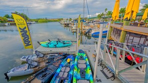 Marina - Heated Pool, Strong WI-FI, TV, Tiki Bar & Grill, Boat and Kayak Rentals (Sarasota)