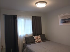 3 bedrooms, travel cot, WiFi, bed sheets