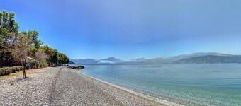 Ianos Maisonette - 1880s Seafront Stone House with King Beds by Hilton