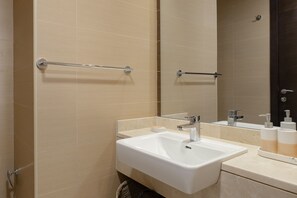 SĂšche-cheveux, serviettes fournies, savon, papier toilette
