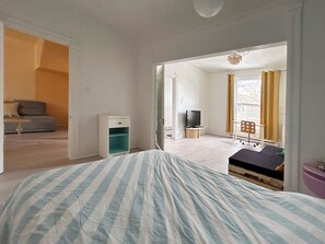 2 bedrooms, desk, free WiFi, bed sheets