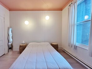 2 bedrooms, desk, free WiFi, bed sheets