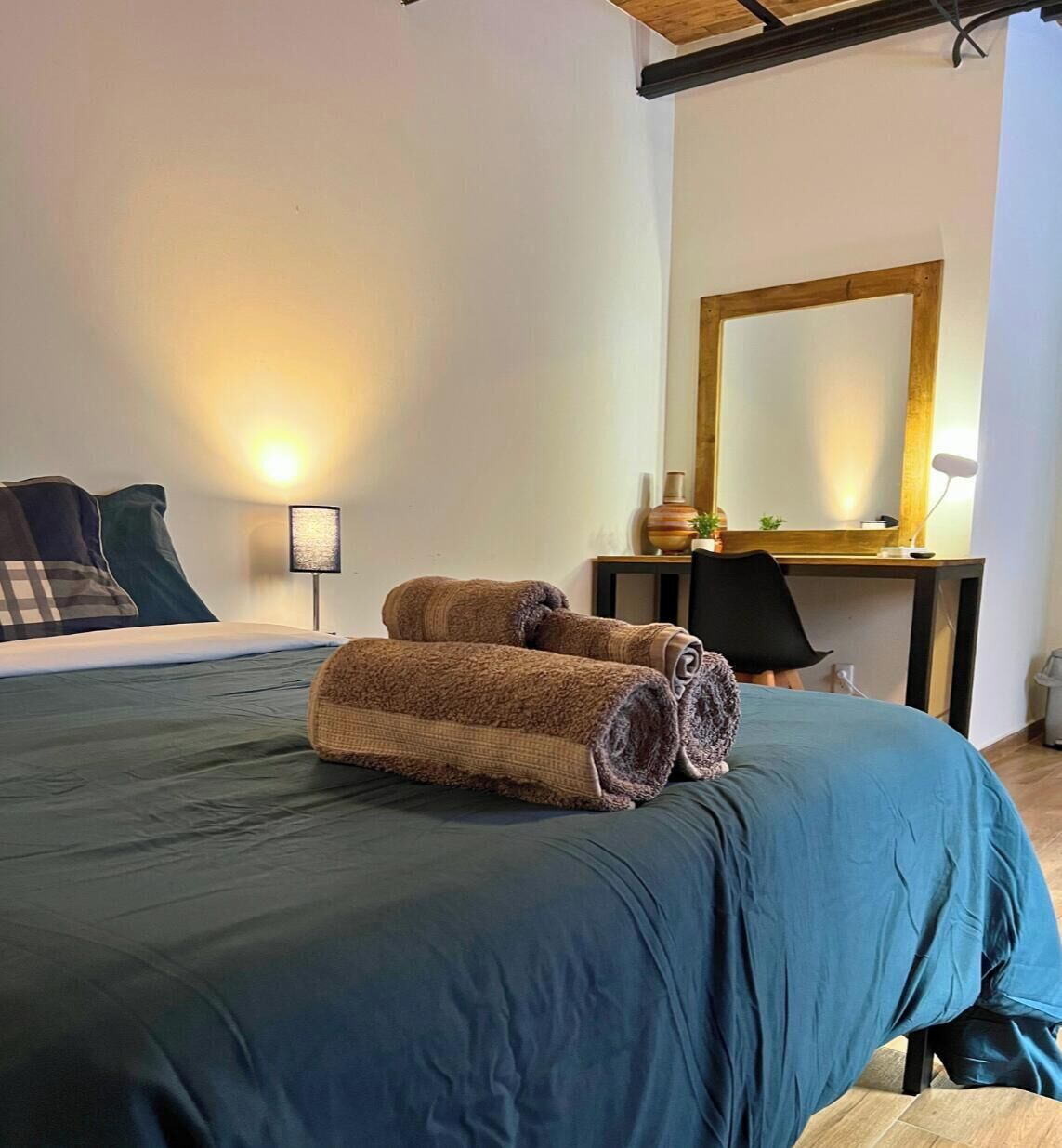 Grand Room, 1 double bed, Bathroom is not inside