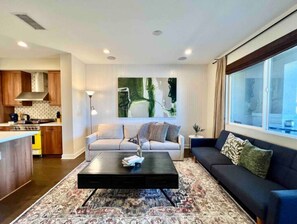 Living area - Jie’s Choice - Californian Comfort in El Monte.

 (El Monte)