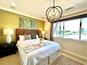 3 habitaciones, tabla de planchar con plancha, wifi y ropa de cama