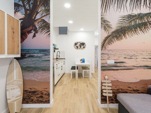 1 Schlafzimmer, Schreibtisch, Bügeleisen/Bügelbrett, Reisekinderbett