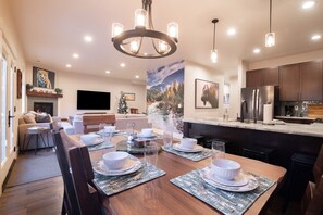 Dining - Modern Family Mountain Retreat (McCall)