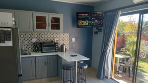 Senior Cottage, 1 Bedroom | Private kitchen - Sonhos dreams self catering garden units (Bloemfontein)