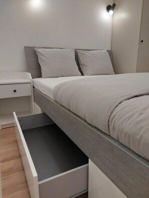 1 habitación y ropa de cama
