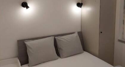 Lisbon South Bay Rooms Deluxe - Double Room with Private Bathroom
