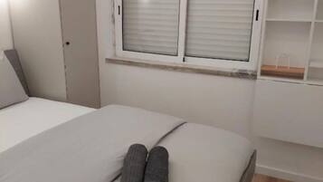 1 bedroom, bed sheets