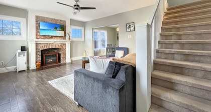 2BR Family Charmer Duplex near Drake
