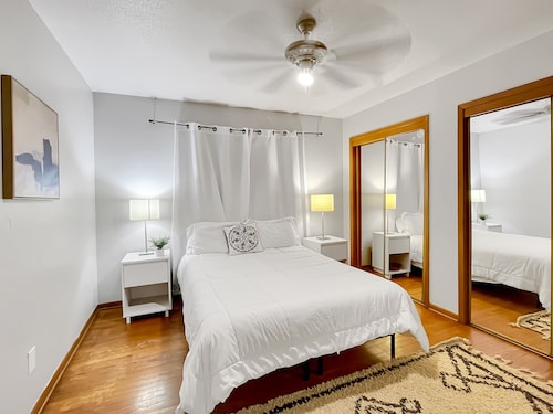 Charming Family Friendly 3BR Duplex Close to Drake