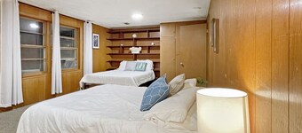 Family Friendly 3 BR 2 Bath Duplex Sleeps 9!