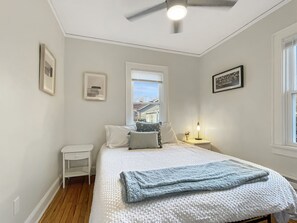 1 dormitorio, escritorio, wifi gratis y ropa de cama