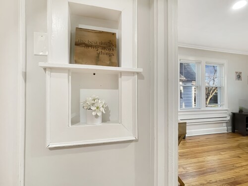 Fun & Charming 1BR Apt near Drake