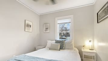 1 bedroom, desk, free WiFi, bed sheets
