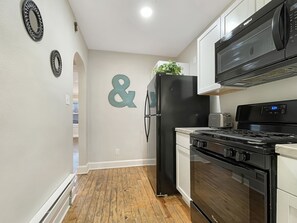 Fridge, microwave, oven, stovetop - Fun & Charming 1BR Apt near Drake (Des Moines)