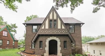 3 BR for 9 Guests -Large Beautiful 3 Story Duplex