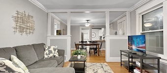 Beautiful 2BR N of Grand near Downtown