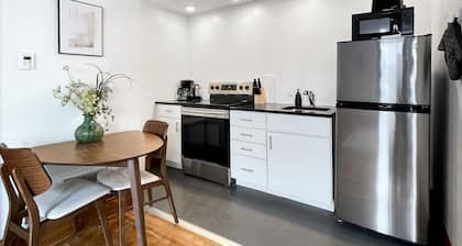 Quiet Studio on Grand Near Hospitals!