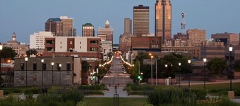 Quiet 1 Bed Studio Heart of Downtown