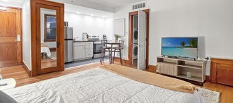 Walk to 3 Breweries! 1 Bed Apartment