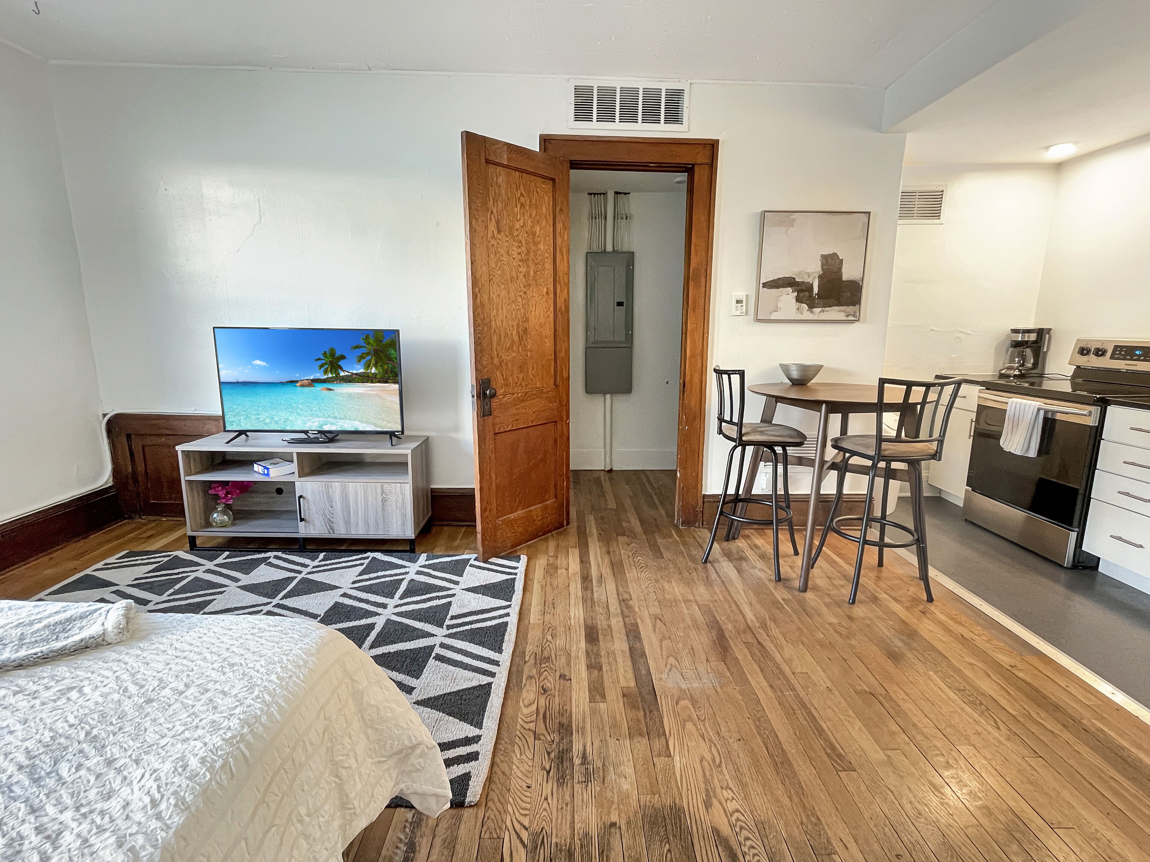 Free WiFi, bed sheets