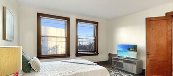 1 Bed Apt on Grand - Walk to 3 Breweries!