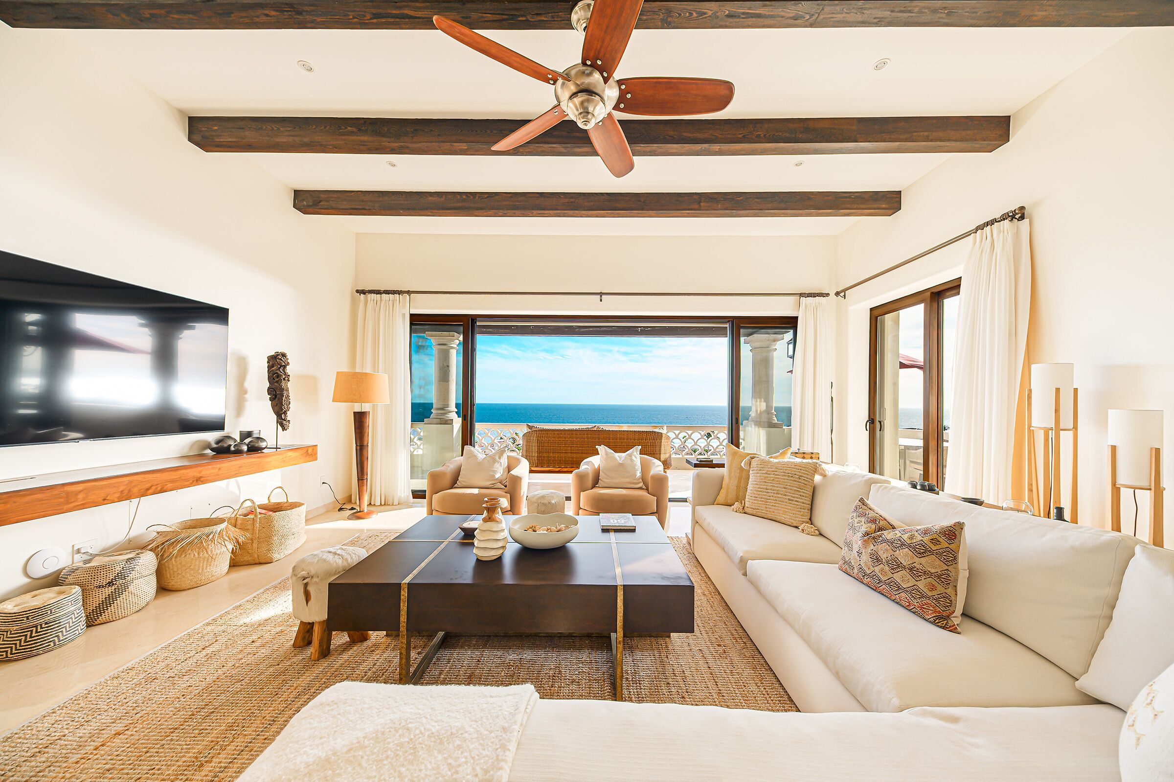 Smart TV, books, stereo