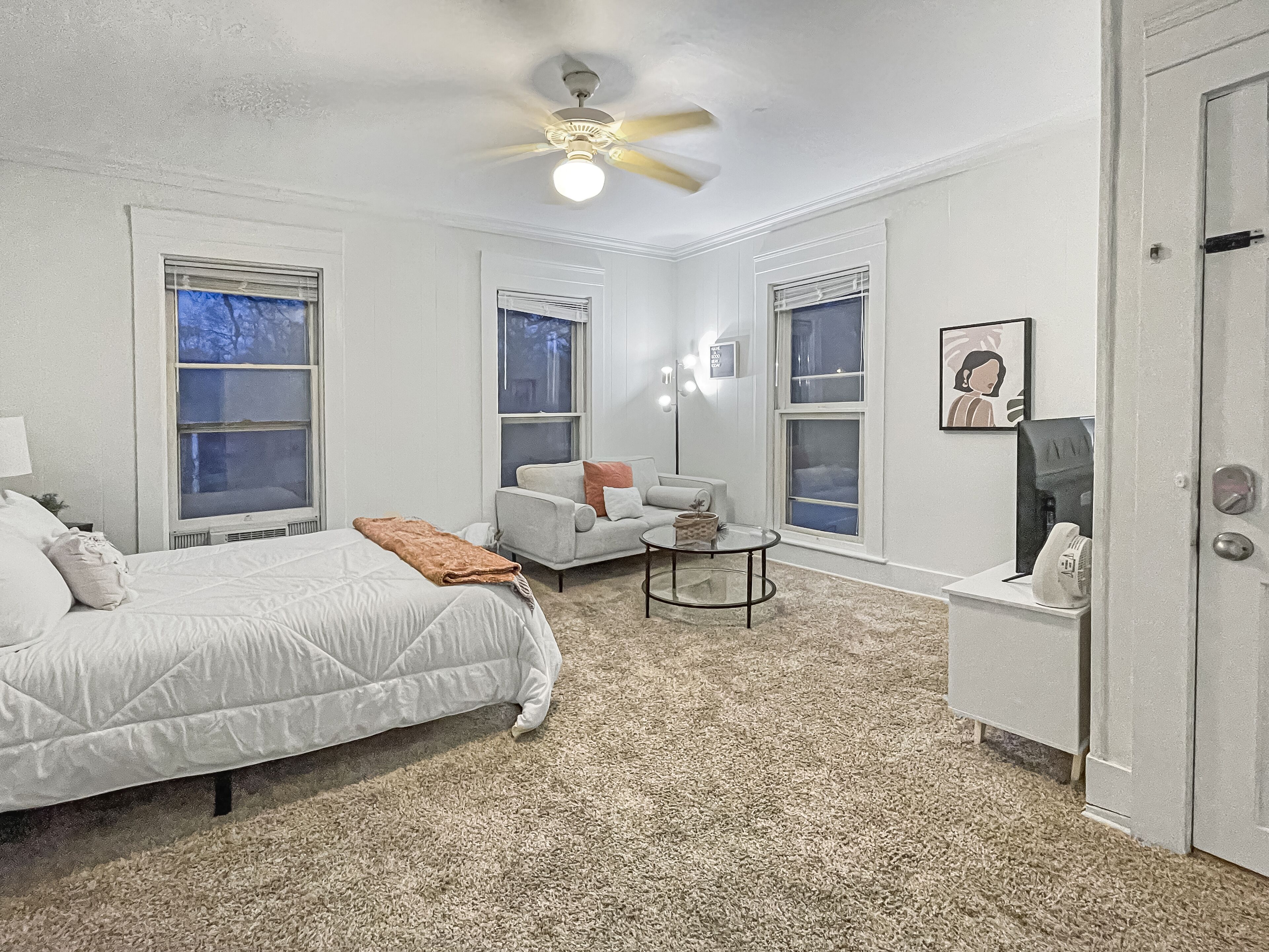 Charming Studio Close To Drake
