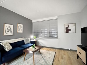 Smart TV - Downtown 1BR Gem Steps Away from Wells Fargo (Des Moines)