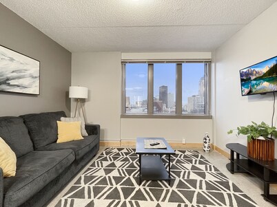 2 BR Short Uber to Dtwn Nightlife/Restaurants
