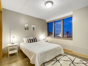 2 bedrooms, desk, free WiFi, bed sheets