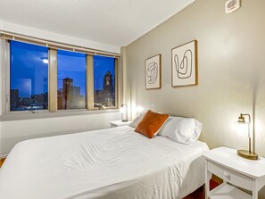 2 dormitorios, escritorio, wifi gratis y ropa de cama