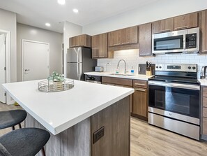 Fridge, microwave, oven, stovetop - Dwntwn  1BR Haven - Hot Tub! (Des Moines)