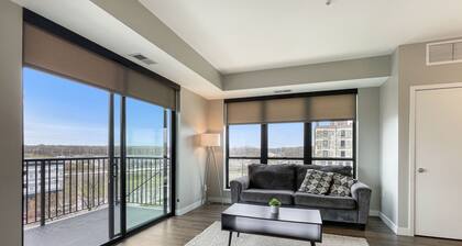 2 BR Dwntwn Apt with Hot Tub