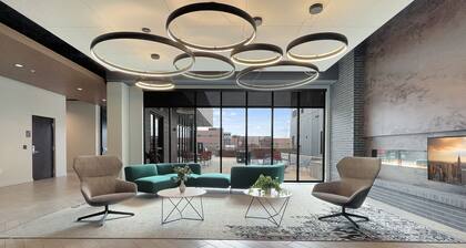 2 BR Dwntwn Apt with Hot Tub