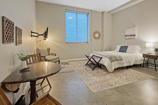 Beautiful large studio in the middle of downtown