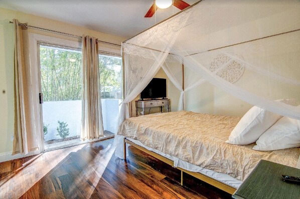 3 bedrooms, desk, iron/ironing board, free WiFi