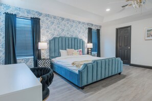 6 bedrooms, iron/ironing board, free WiFi - Alice in Wonderland-17min Disney (Davenport)