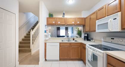 Elegant Long Stay-KING Bed-POOL-Wifi-Tampa Palms-Moffitt-Gated-HK2