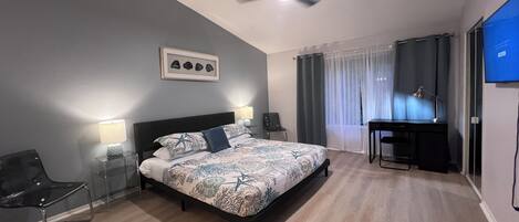 2 habitaciones, escritorio, tabla de planchar con plancha y wifi