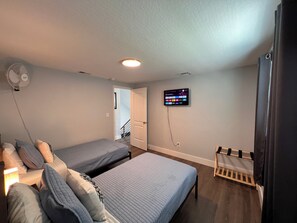 3 bedrooms, desk, iron/ironing board, free WiFi