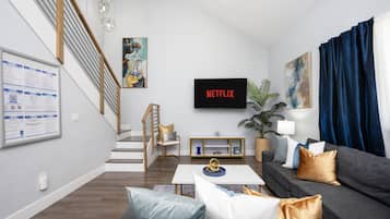 Een smart-tv en een dvd-speler