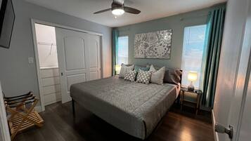 3 bedrooms, desk, iron/ironing board, free WiFi