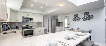 Long Stay: Pool-Wifi-Moffitt-RJ Stadium-Insurance Housing-Pets OK - ALL NEW