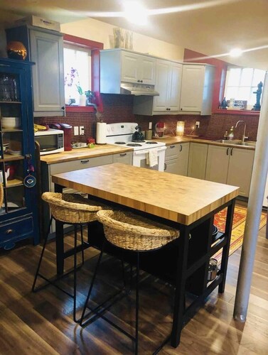 Couples paradise! Calming space in downtown Elora.