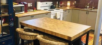 Couples paradise! Calming space in downtown Elora.